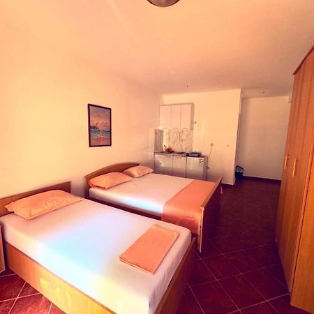 בודווה Guesthouse Mb Knezevic מראה חיצוני תמונה