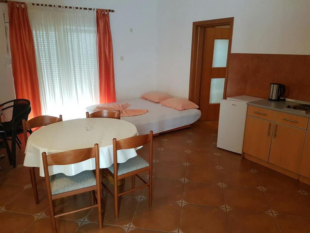 בודווה Guesthouse Mb Knezevic מראה חיצוני תמונה