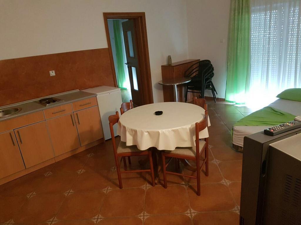 בודווה Guesthouse Mb Knezevic מראה חיצוני תמונה